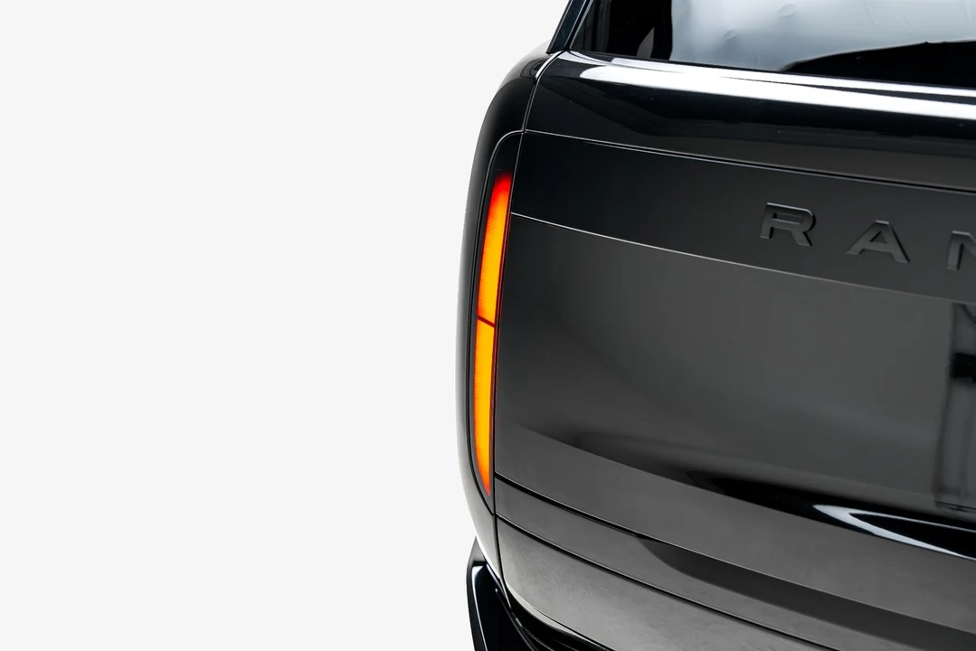2025 Land Rover Range Rover L460 - Image 27 of 31