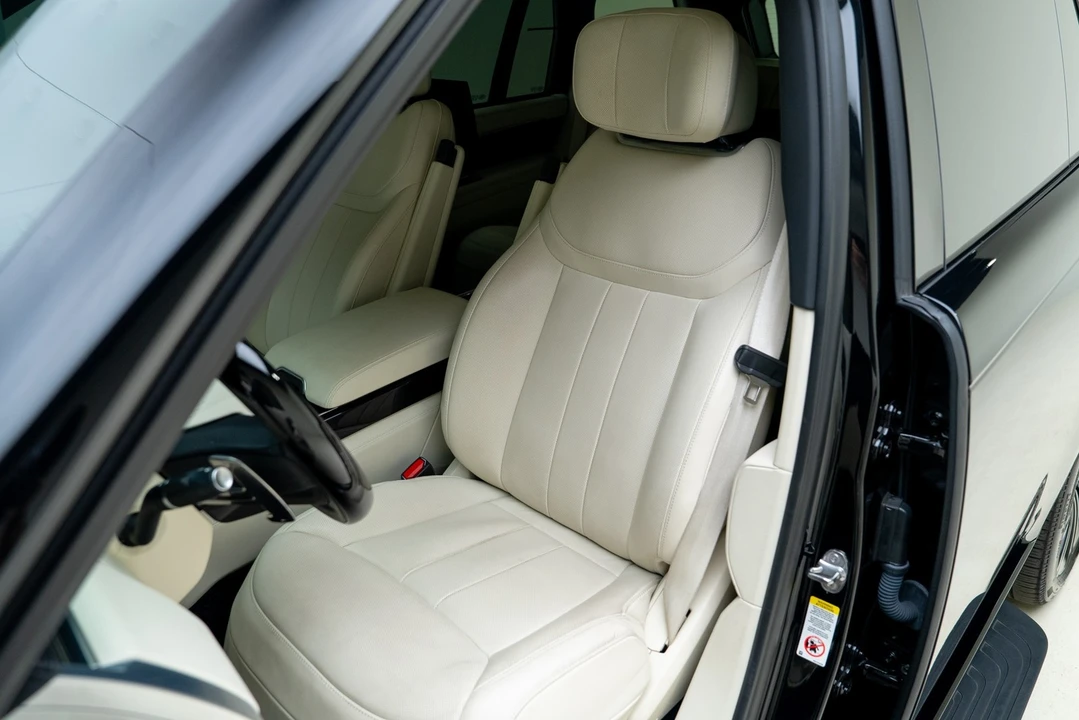 2025 Land Rover Range Rover L460 - Image 4 of 31