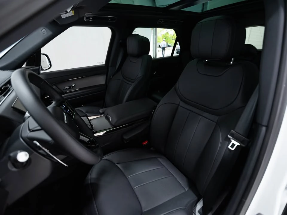 2025 Land Rover Range Rover L460 - Image 7 of 8