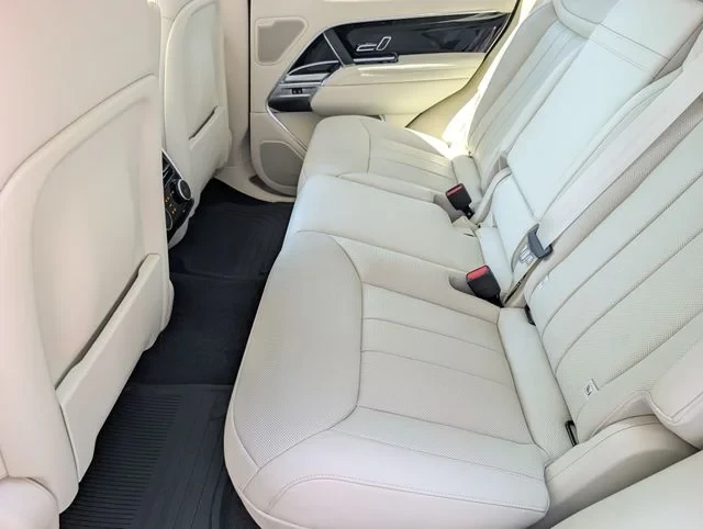 2025 Land Rover Range Rover L460 - Image 10 of 20
