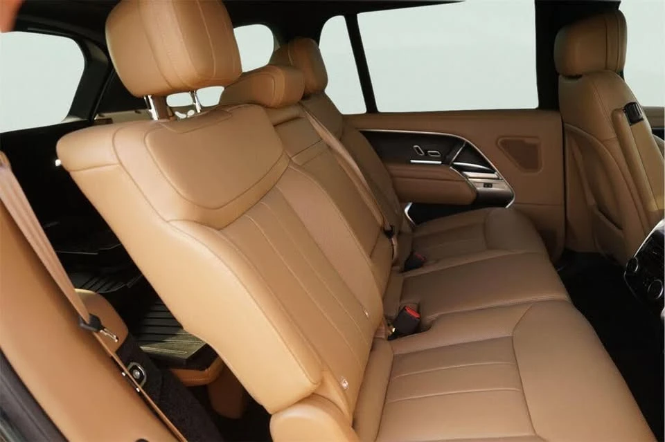 2025 Land Rover Range Rover L460 - Image 16 of 20