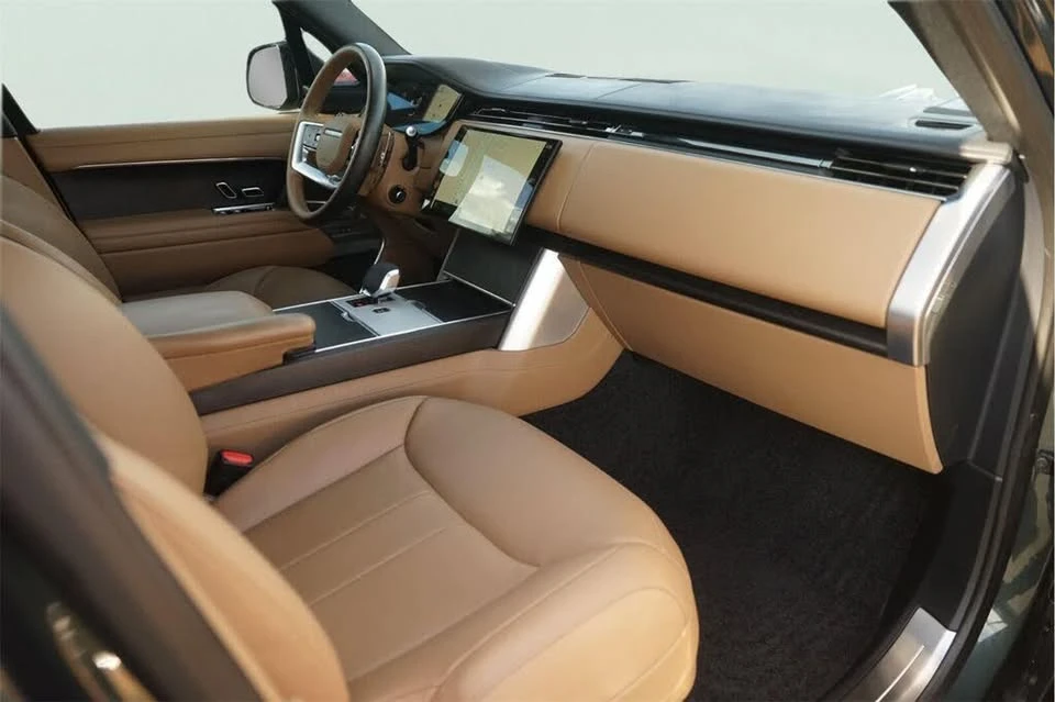 2025 Land Rover Range Rover L460 - Image 17 of 20