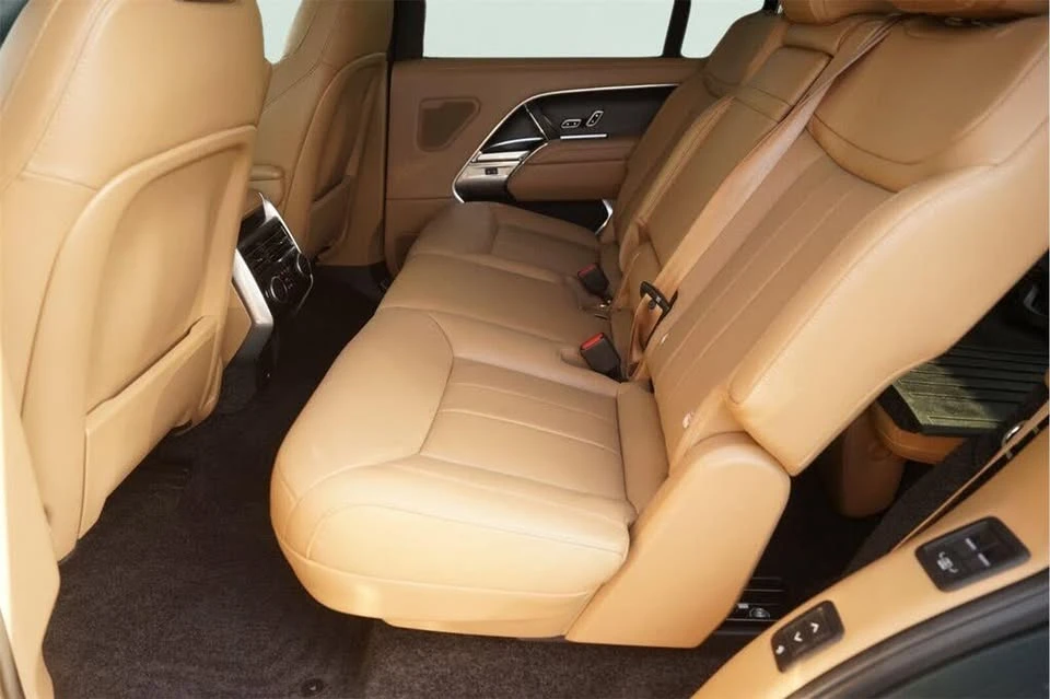 2025 Land Rover Range Rover L460 - Image 12 of 20