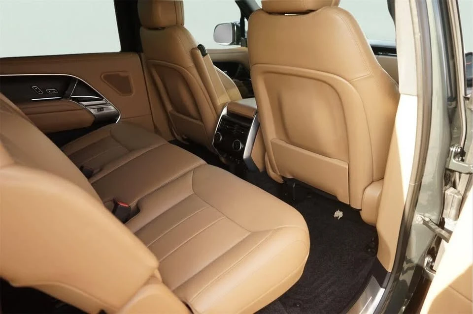 2025 Land Rover Range Rover L460 - Image 14 of 20