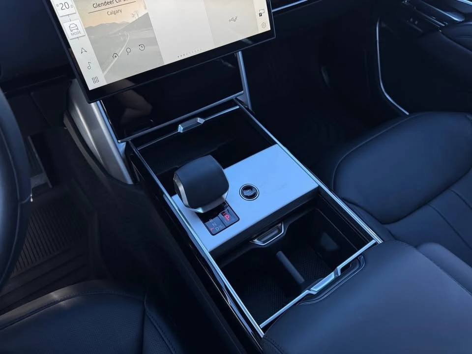 2025 Land Rover Range Rover L460 - Image 17 of 20