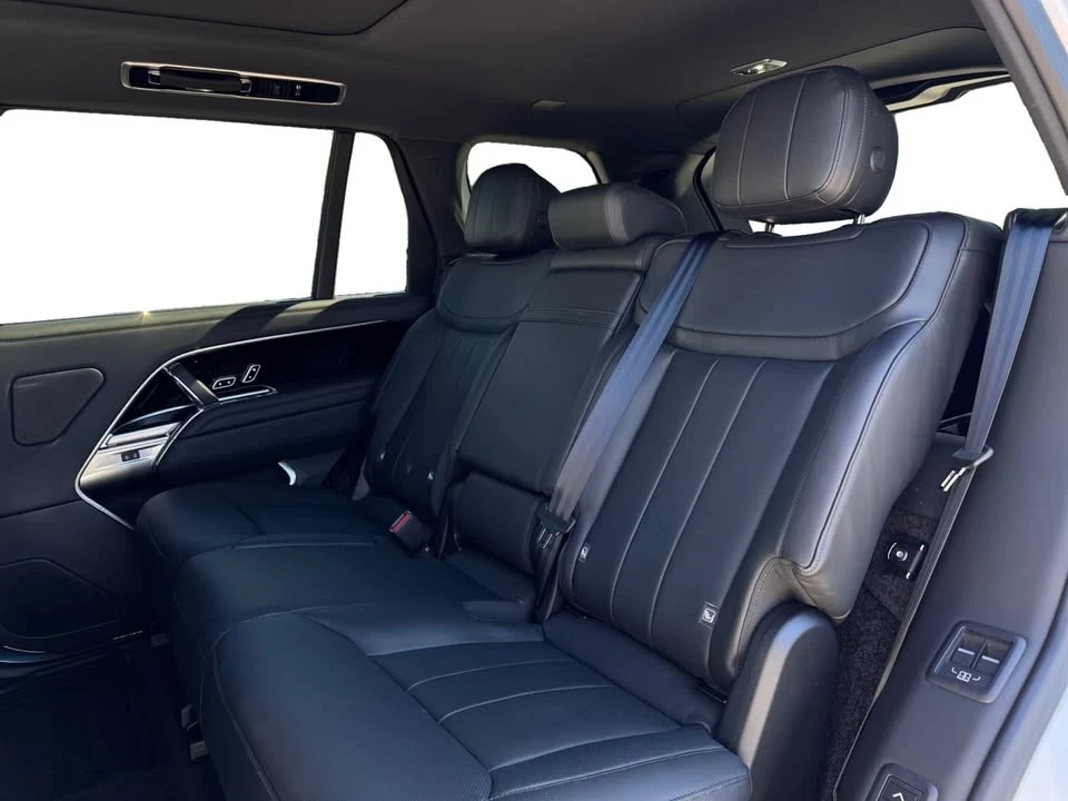 2025 Land Rover Range Rover L460 - Image 20 of 20