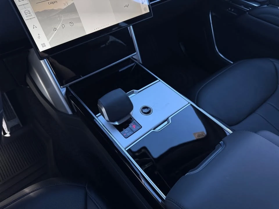 2025 Land Rover Range Rover L460 - Image 16 of 20