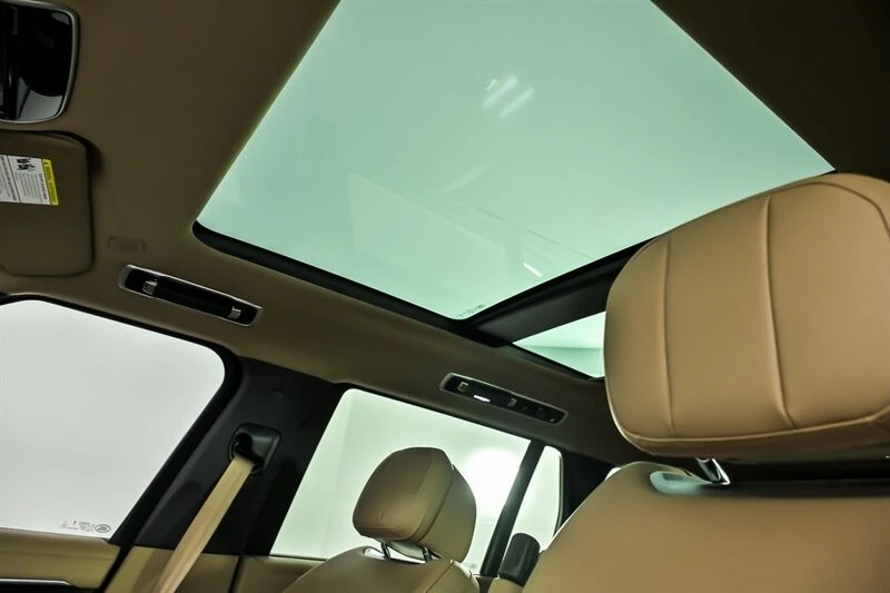 2025 Land Rover Range Rover L460 - Image 24 of 31