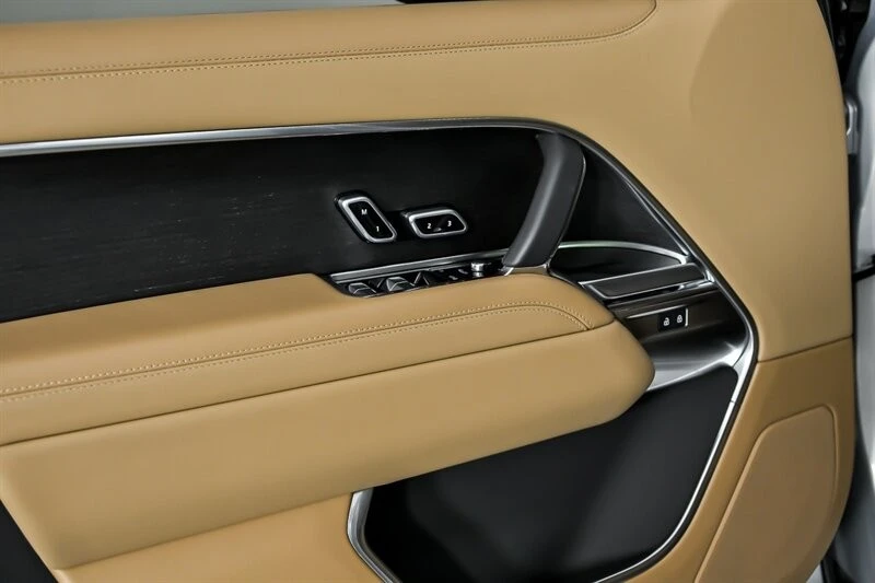 2025 Land Rover Range Rover L460 - Image 18 of 31
