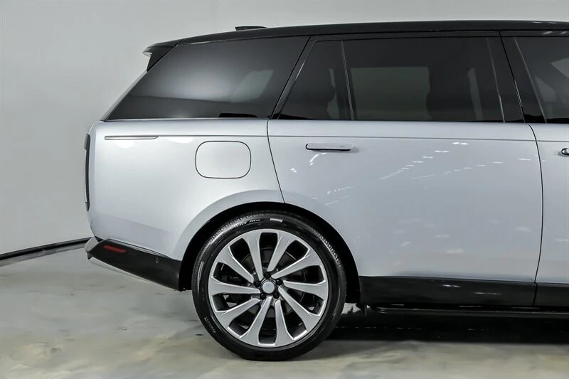 2025 Land Rover Range Rover L460 - Image 13 of 31