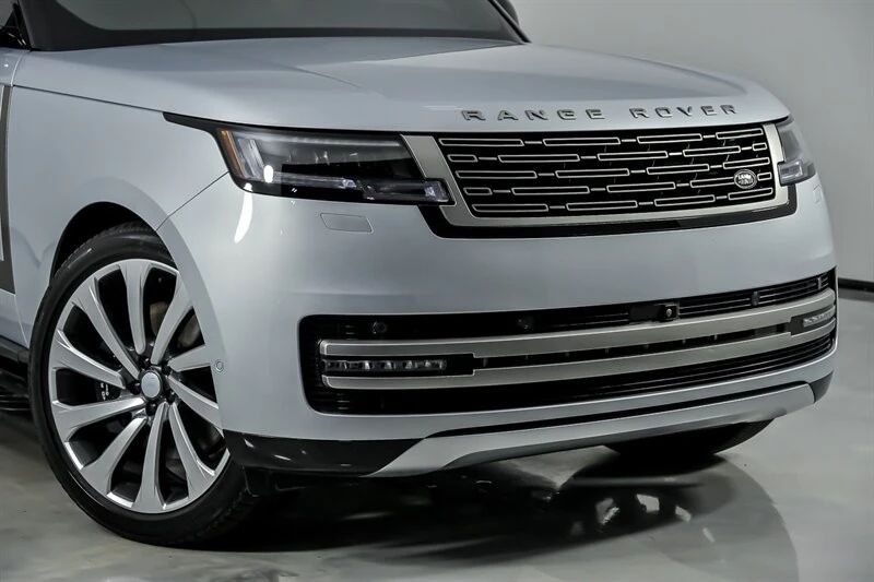 2025 Land Rover Range Rover L460 - Image 3 of 31