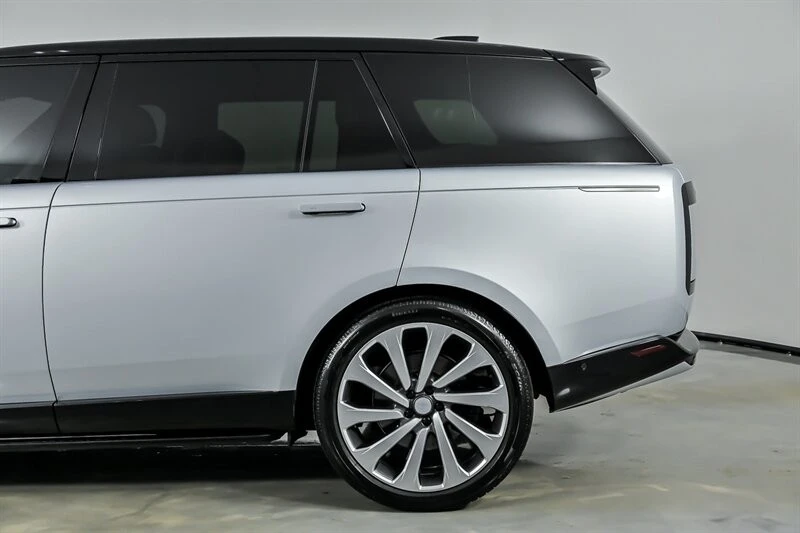 2025 Land Rover Range Rover L460 - Image 9 of 31