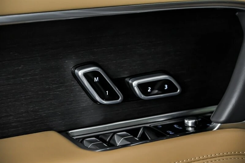 2025 Land Rover Range Rover L460 - Image 19 of 31