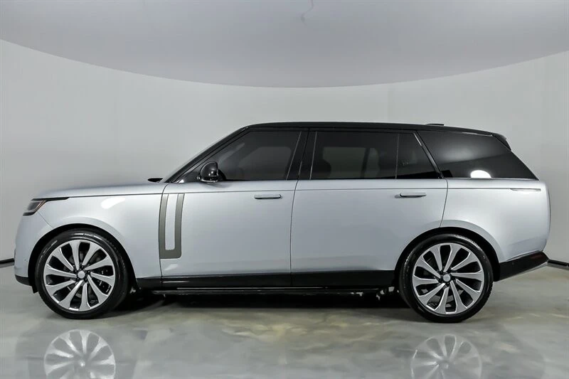 2025 Land Rover Range Rover L460 - Image 8 of 31