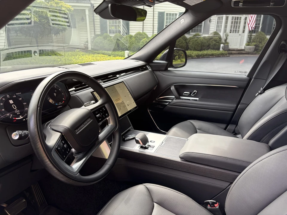 2025 Land Rover Range Rover L460 - Image 28 of 31