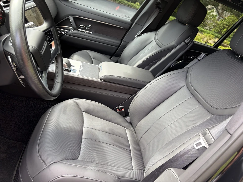 2025 Land Rover Range Rover L460 - Image 23 of 31