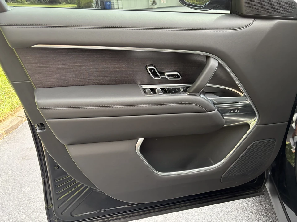 2025 Land Rover Range Rover L460 - Image 24 of 31