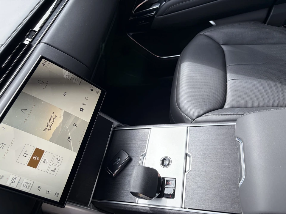 2025 Land Rover Range Rover L460 - Image 30 of 31