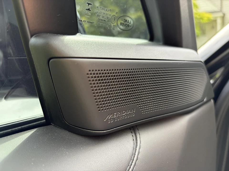 2025 Land Rover Range Rover L460 - Image 25 of 31
