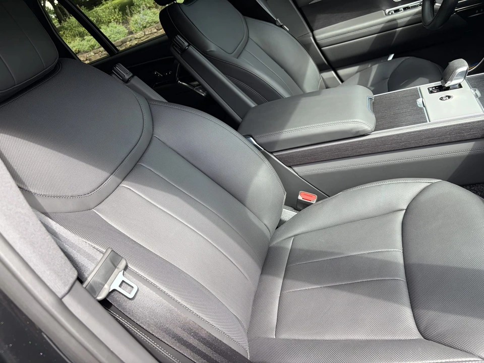 2025 Land Rover Range Rover L460 - Image 26 of 31