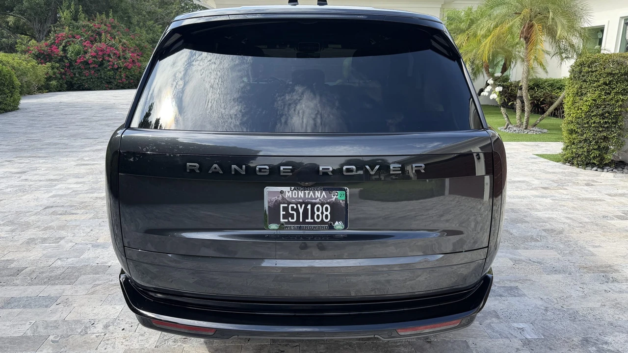 2025 Land Rover Range Rover L460 - Image 14 of 31