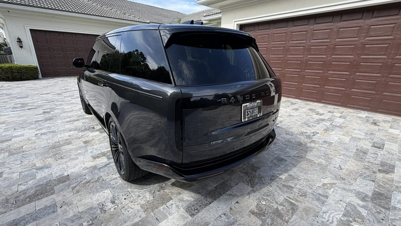 2025 Land Rover Range Rover L460 - Image 15 of 31