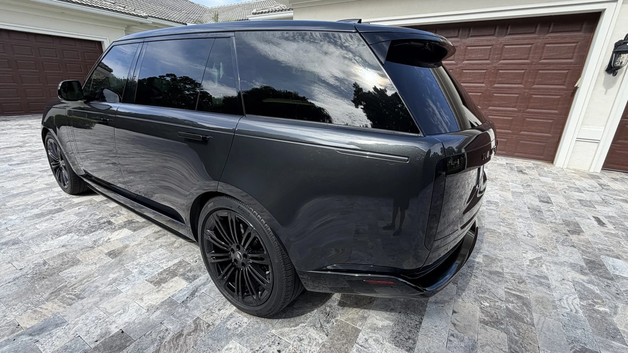 2025 Land Rover Range Rover L460 - Image 16 of 31