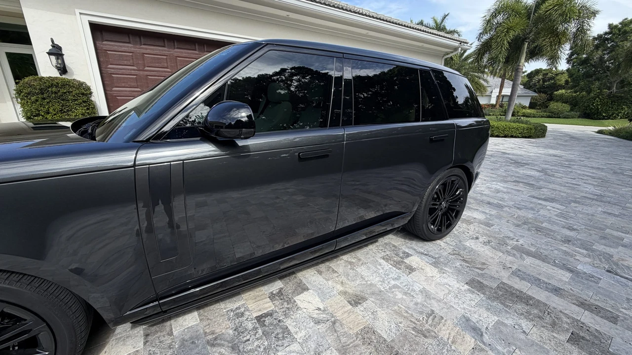 2025 Land Rover Range Rover L460 - Image 18 of 31
