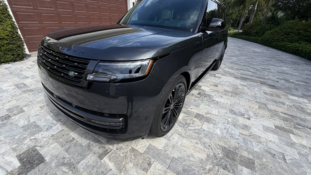 2025 Land Rover Range Rover L460 - Image 3 of 31
