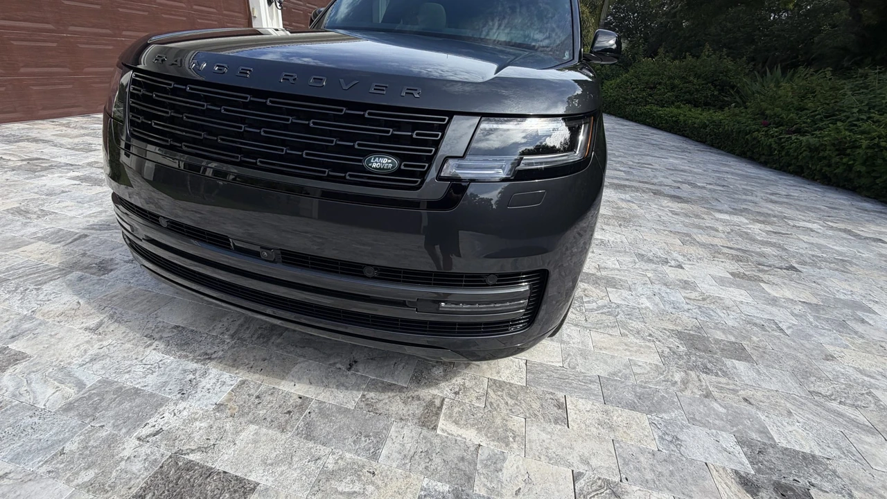 2025 Land Rover Range Rover L460 - Image 4 of 31