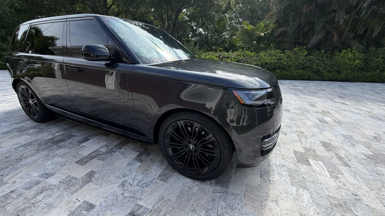 2025 Land Rover Range Rover L460 - Image 8 of 31