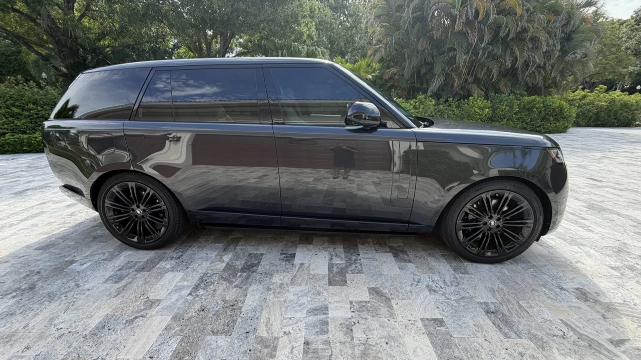 2025 Land Rover Range Rover L460 - Image 10 of 31