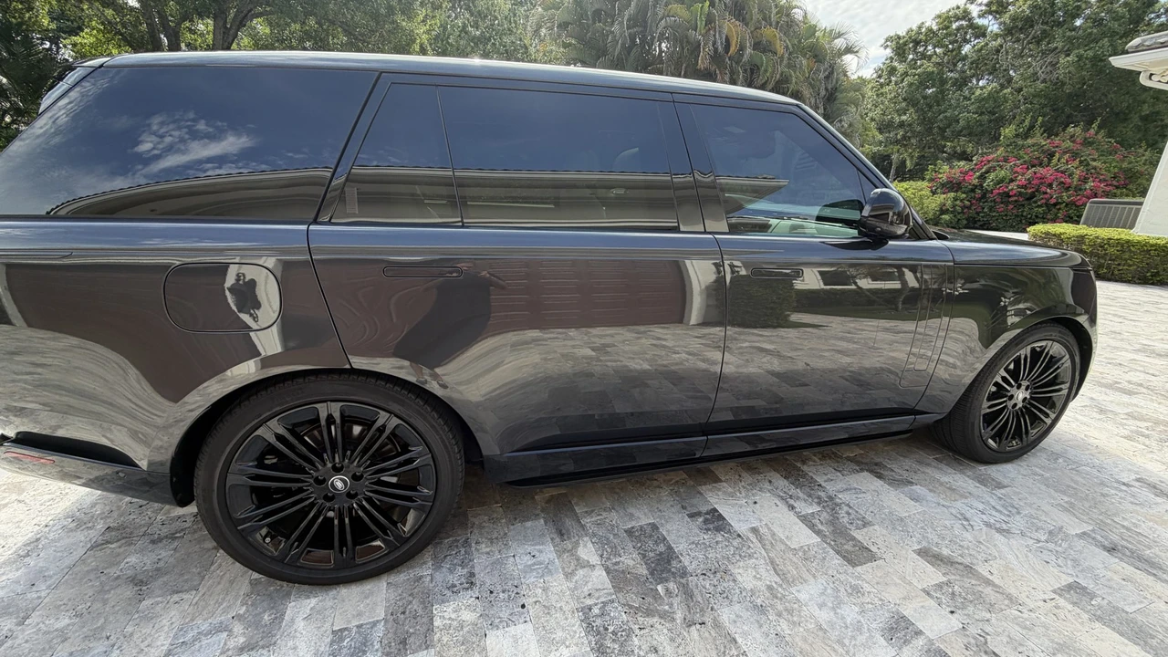 2025 Land Rover Range Rover L460 - Image 11 of 31