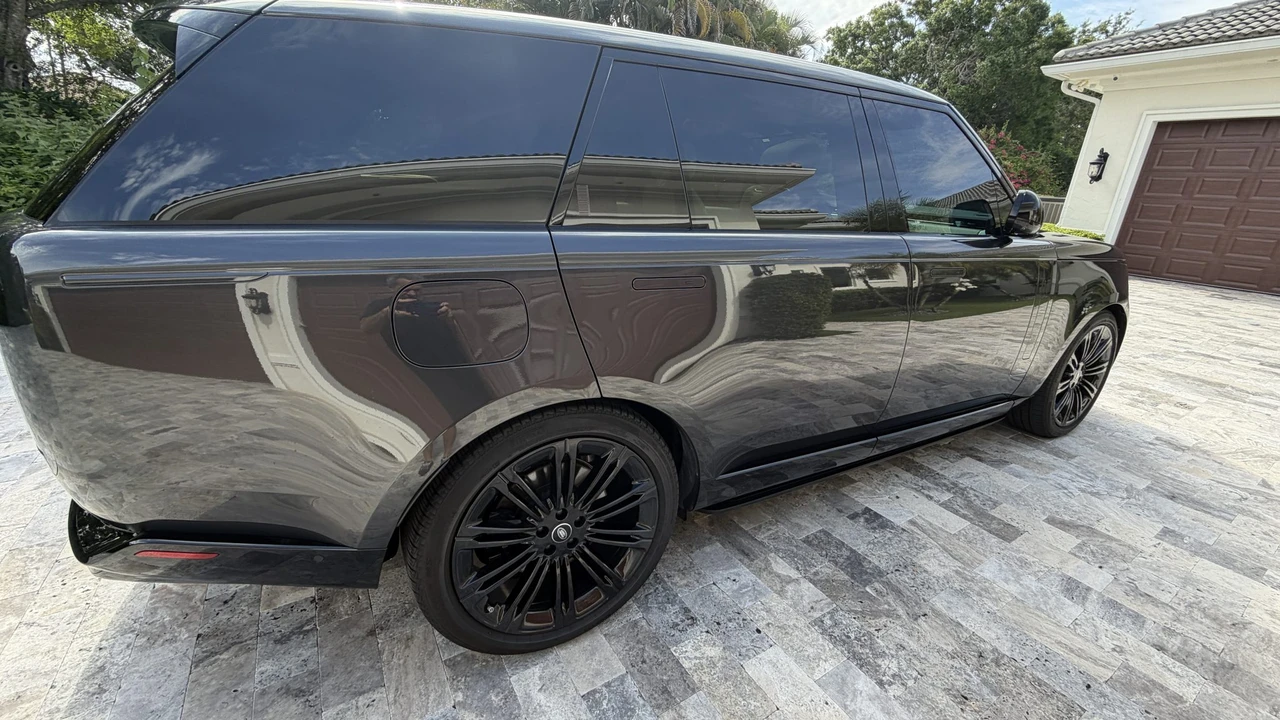 2025 Land Rover Range Rover L460 - Image 12 of 31