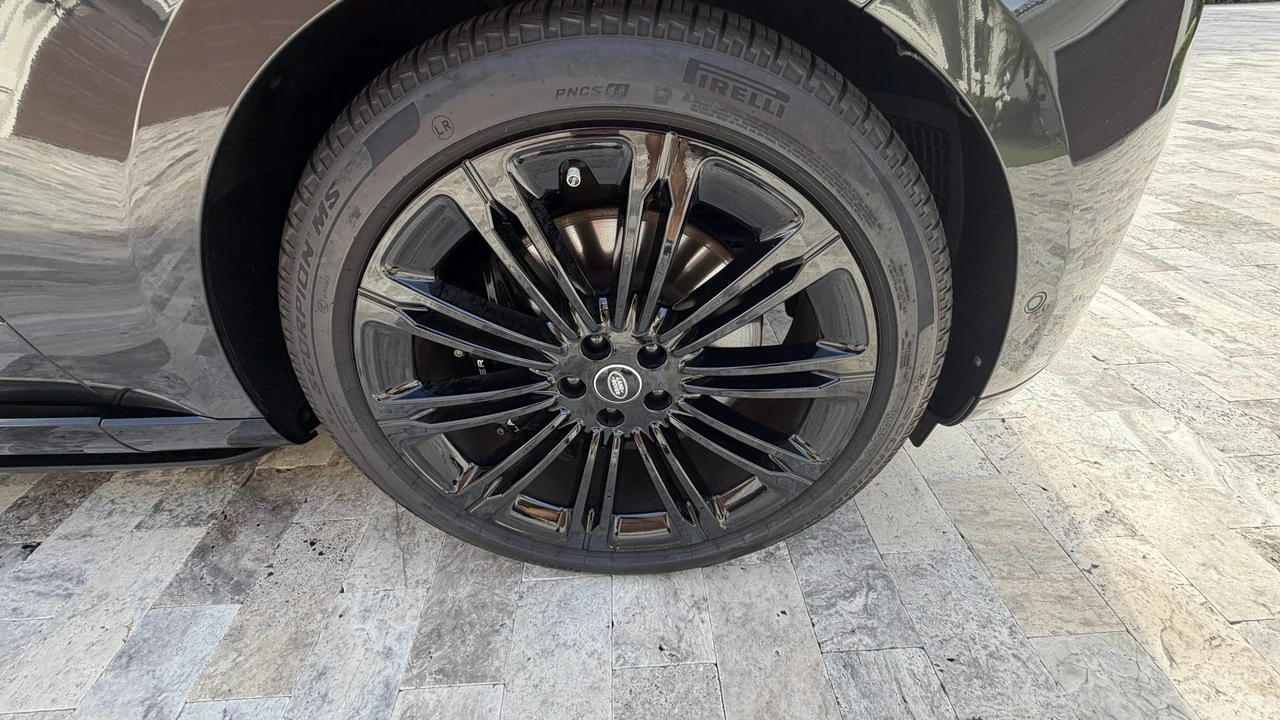 2025 Land Rover Range Rover L460 - Image 21 of 31