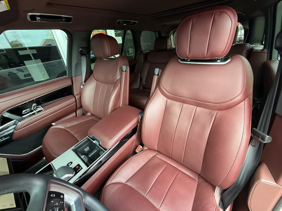 2025 Land Rover Range Rover L460 - Image 30 of 31