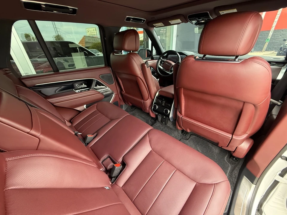 2025 Land Rover Range Rover L460 - Image 27 of 31