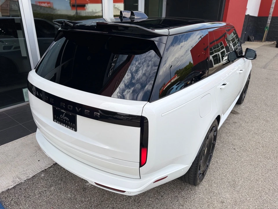 2025 Land Rover Range Rover L460 - Image 5 of 31
