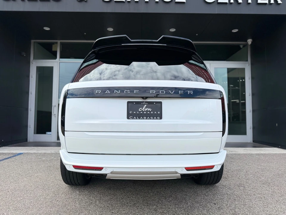 2025 Land Rover Range Rover L460 - Image 17 of 31