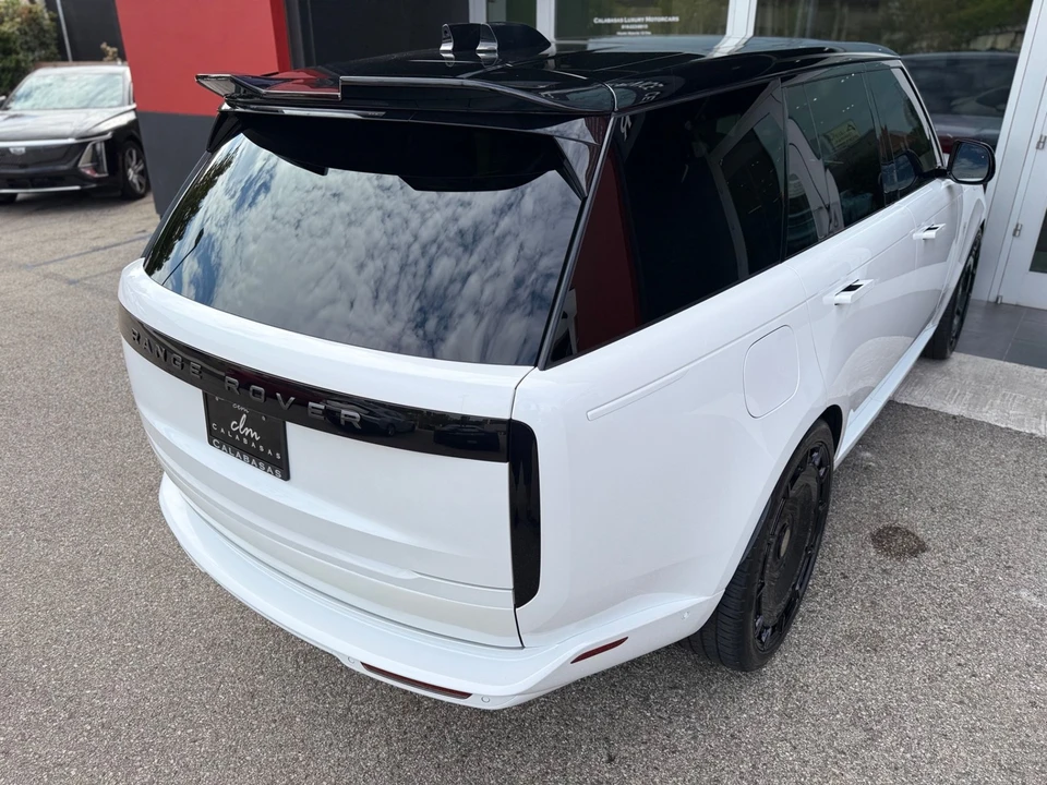 2025 Land Rover Range Rover L460 - Image 22 of 31