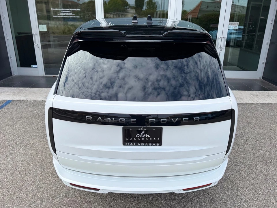 2025 Land Rover Range Rover L460 - Image 18 of 31