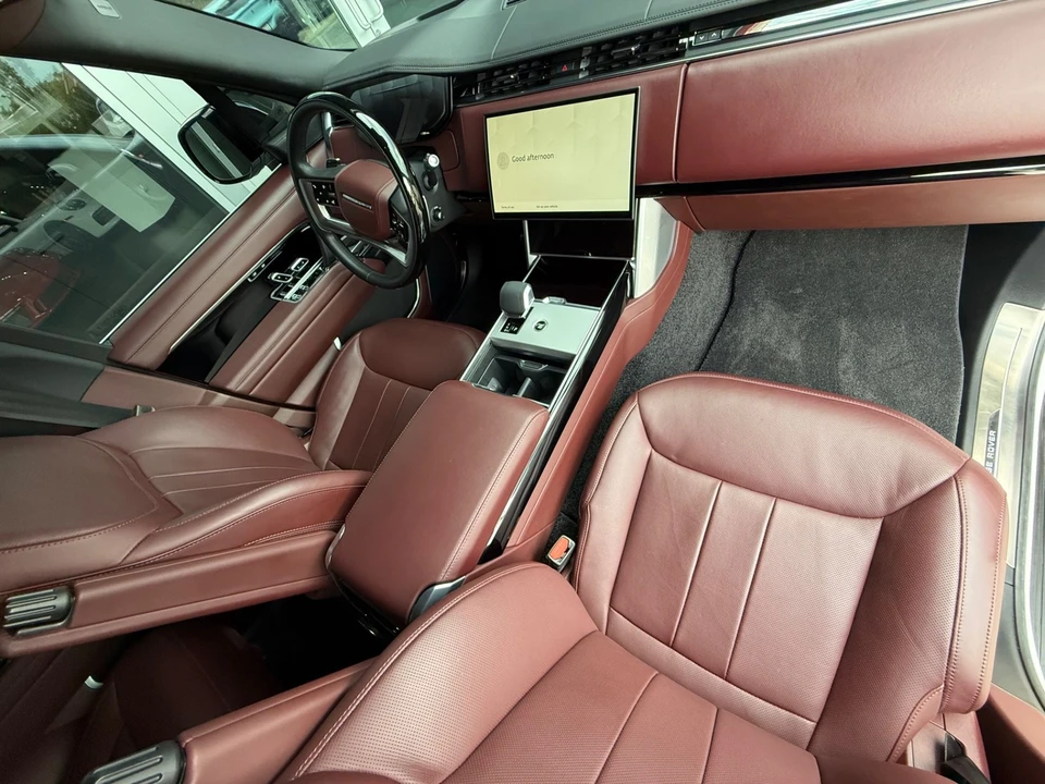 2025 Land Rover Range Rover L460 - Image 24 of 31