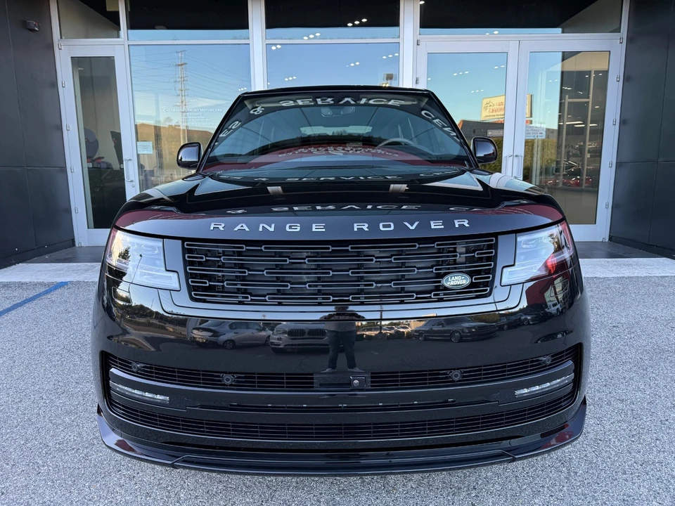 2025 Land Rover Range Rover L460 - Image 18 of 21
