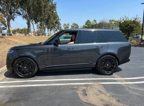 2025 Land Rover Range Rover L460 - Image 2 of 4