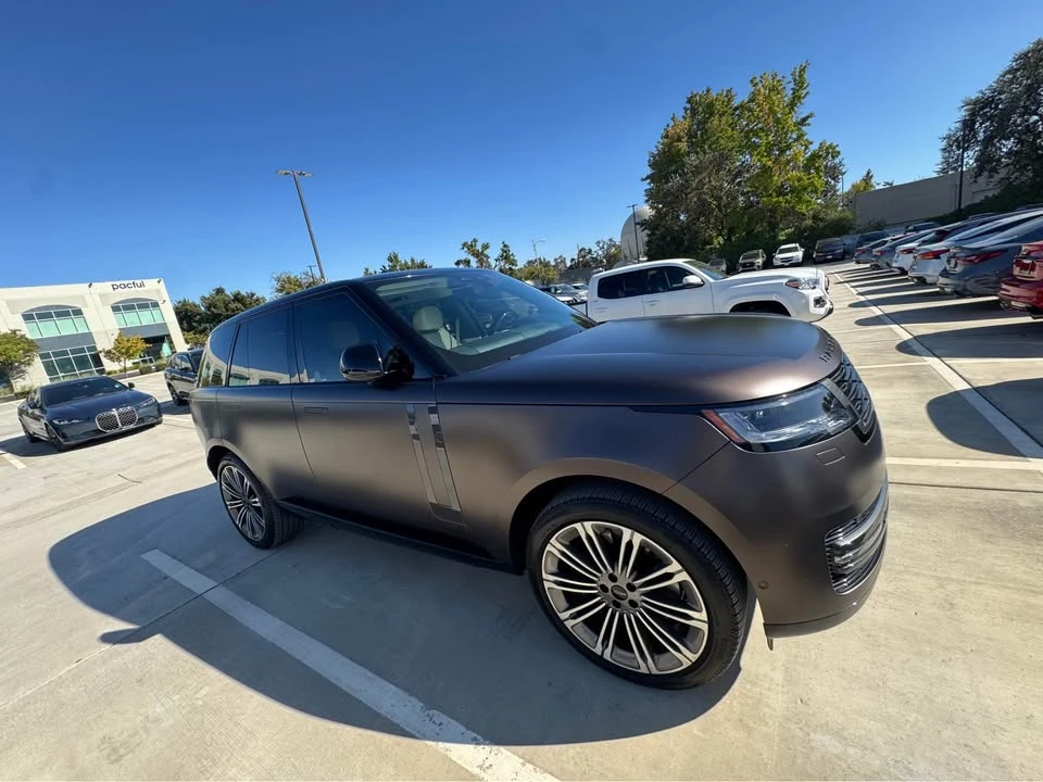 2025 Land Rover Range Rover L460 - Image 2 of 14