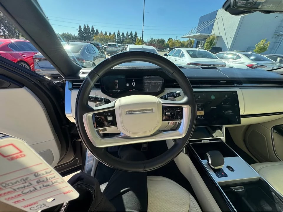 2025 Land Rover Range Rover L460 - Image 12 of 14