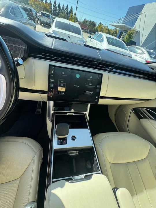 2025 Land Rover Range Rover L460 - Image 11 of 14