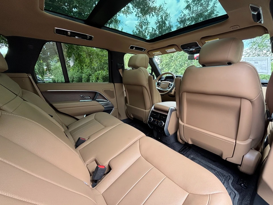 2025 Land Rover Range Rover L460 - Image 20 of 31