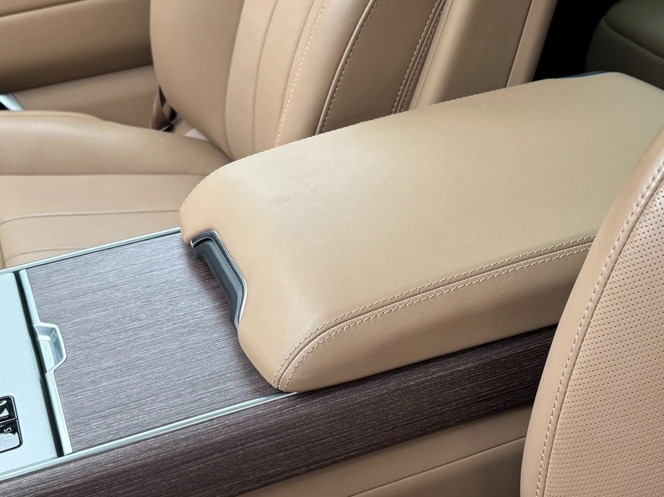 2025 Land Rover Range Rover L460 - Image 13 of 31