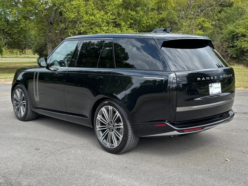 2025 Land Rover Range Rover L460 - Image 4 of 31
